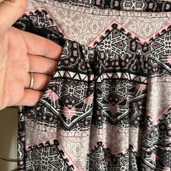 Kiss Pull On Stretch Pants Gathered Yoke Tapered Legs Pink Black - Picture 2 of 4